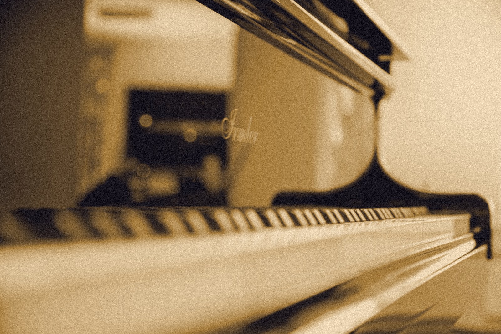 Pianos and grand pianos at Pianohaus Kemp in Bielefeld