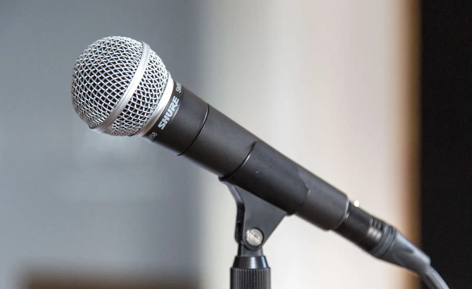 Vocal microphone in a teaching room